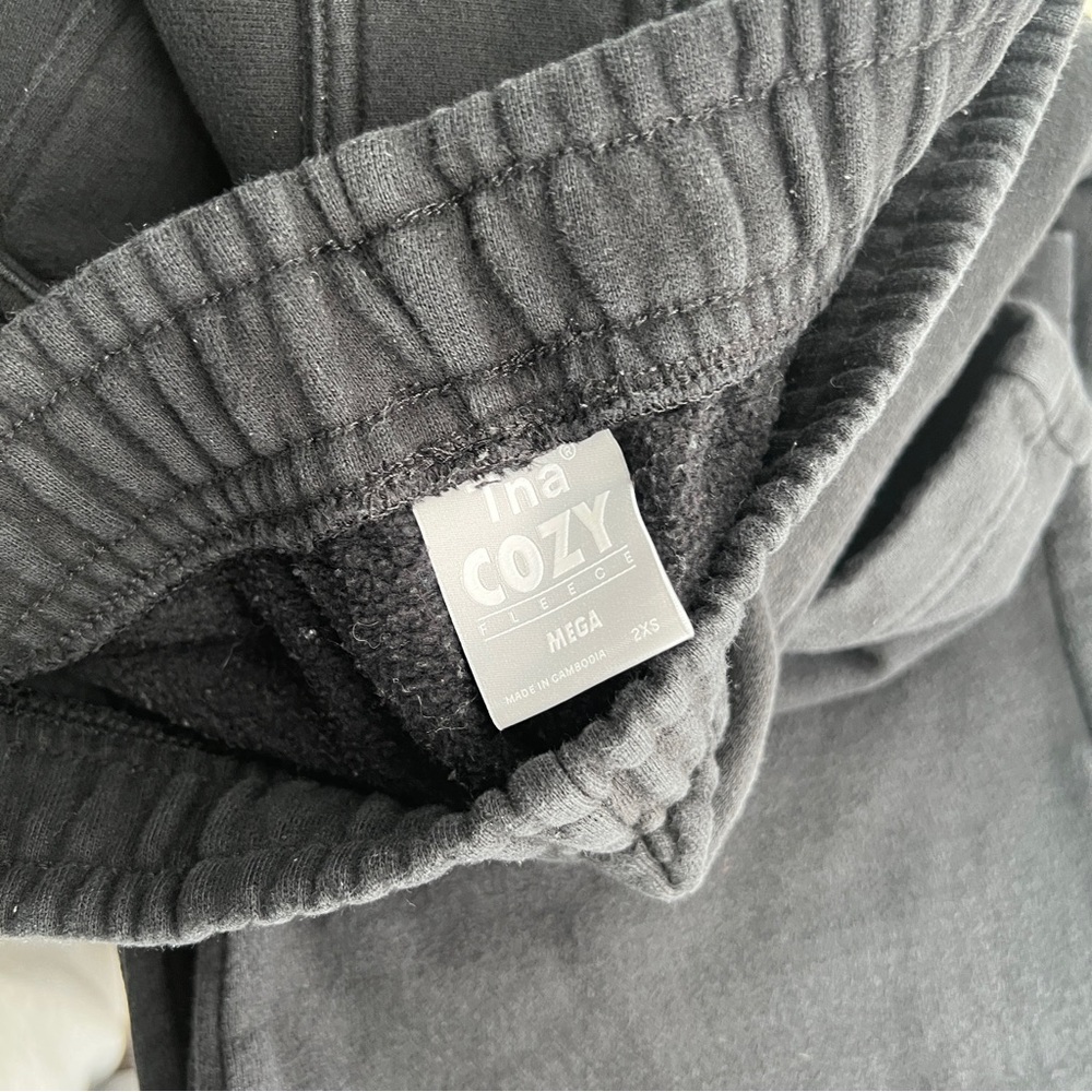 Aritzia Tna Cozy Fleece Mega Cargo Oversized Wide-Leg Sweatpants Black 2XS Short - Picture 9 of 9